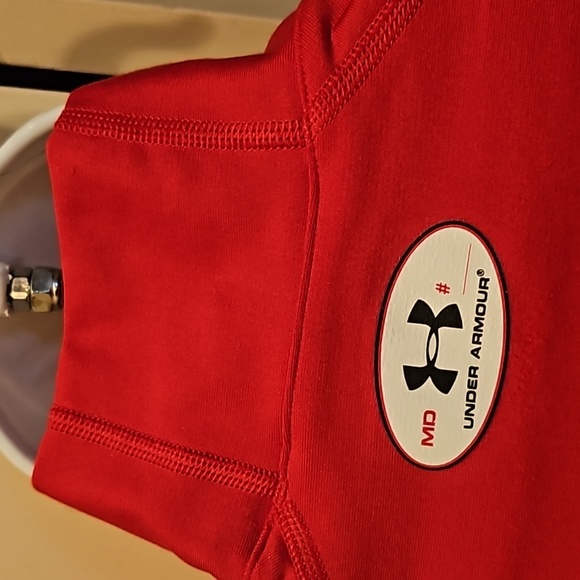 Under Armour Long Sleeve Athletic Top. Size M - Picture 5 of 8